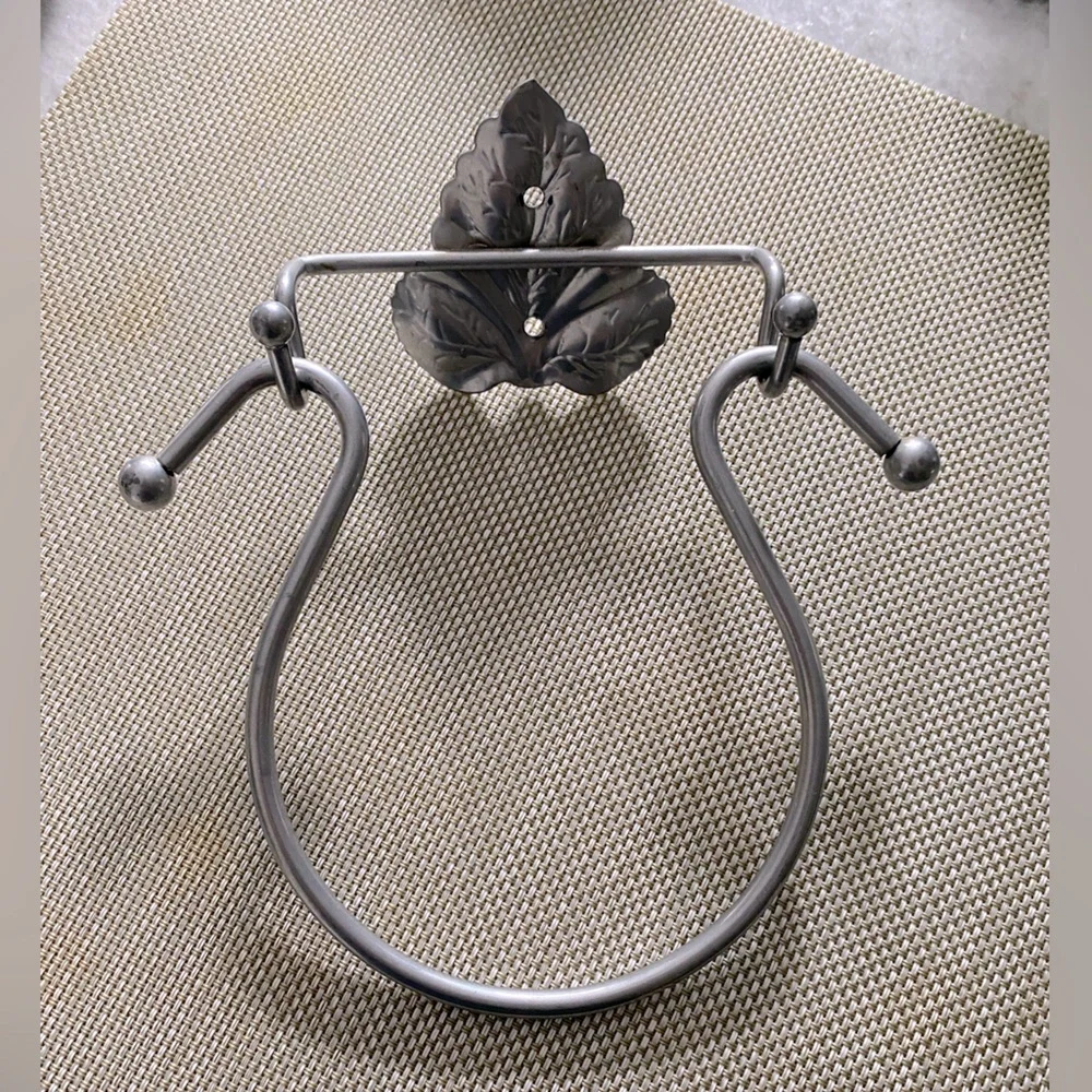 Towel holder